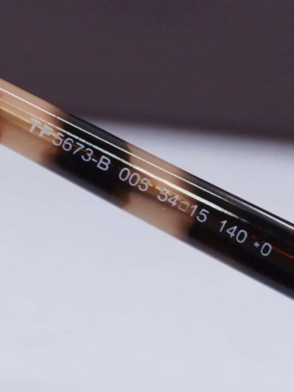 Tom Ford model ft5673